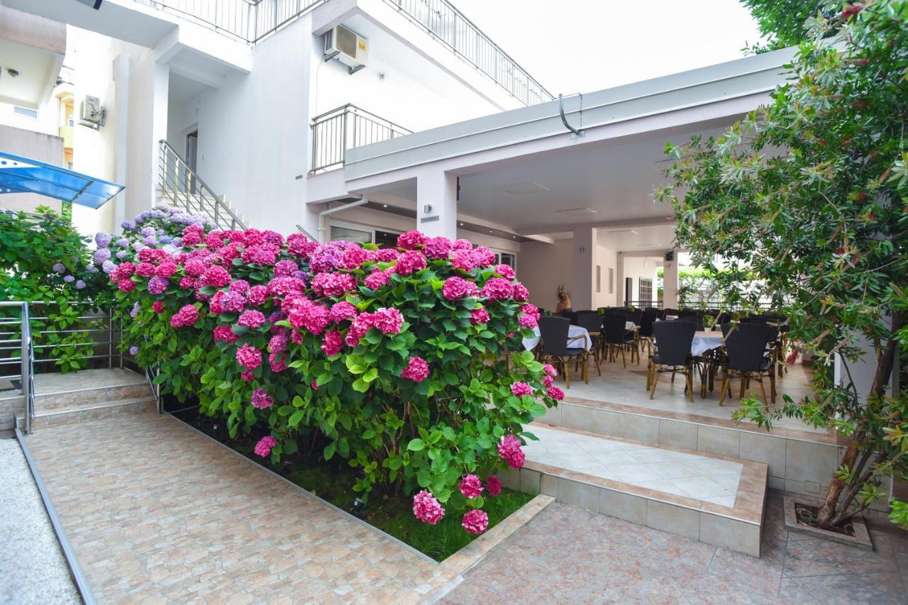Garni Hotel S Coast Будва Экстерьер фото