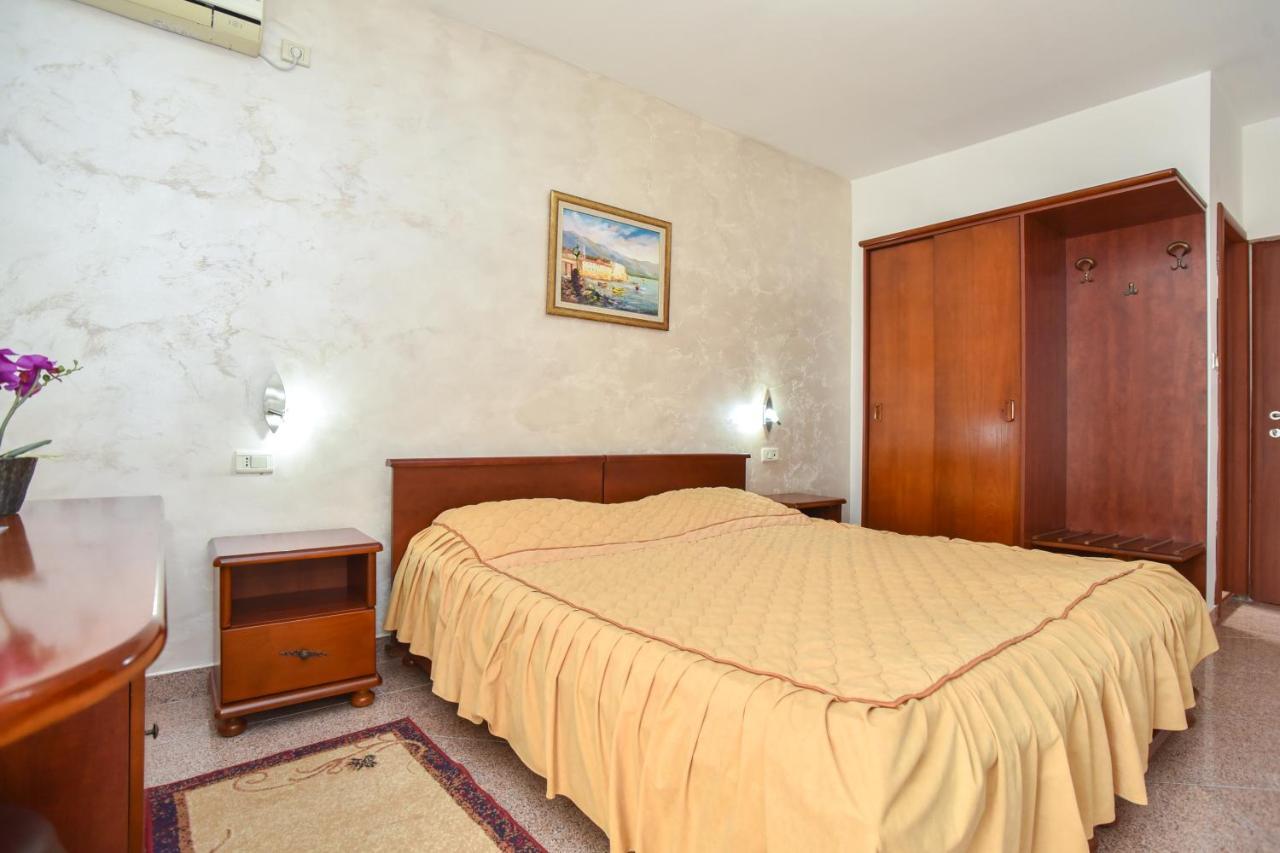 Garni Hotel S Coast Будва Экстерьер фото