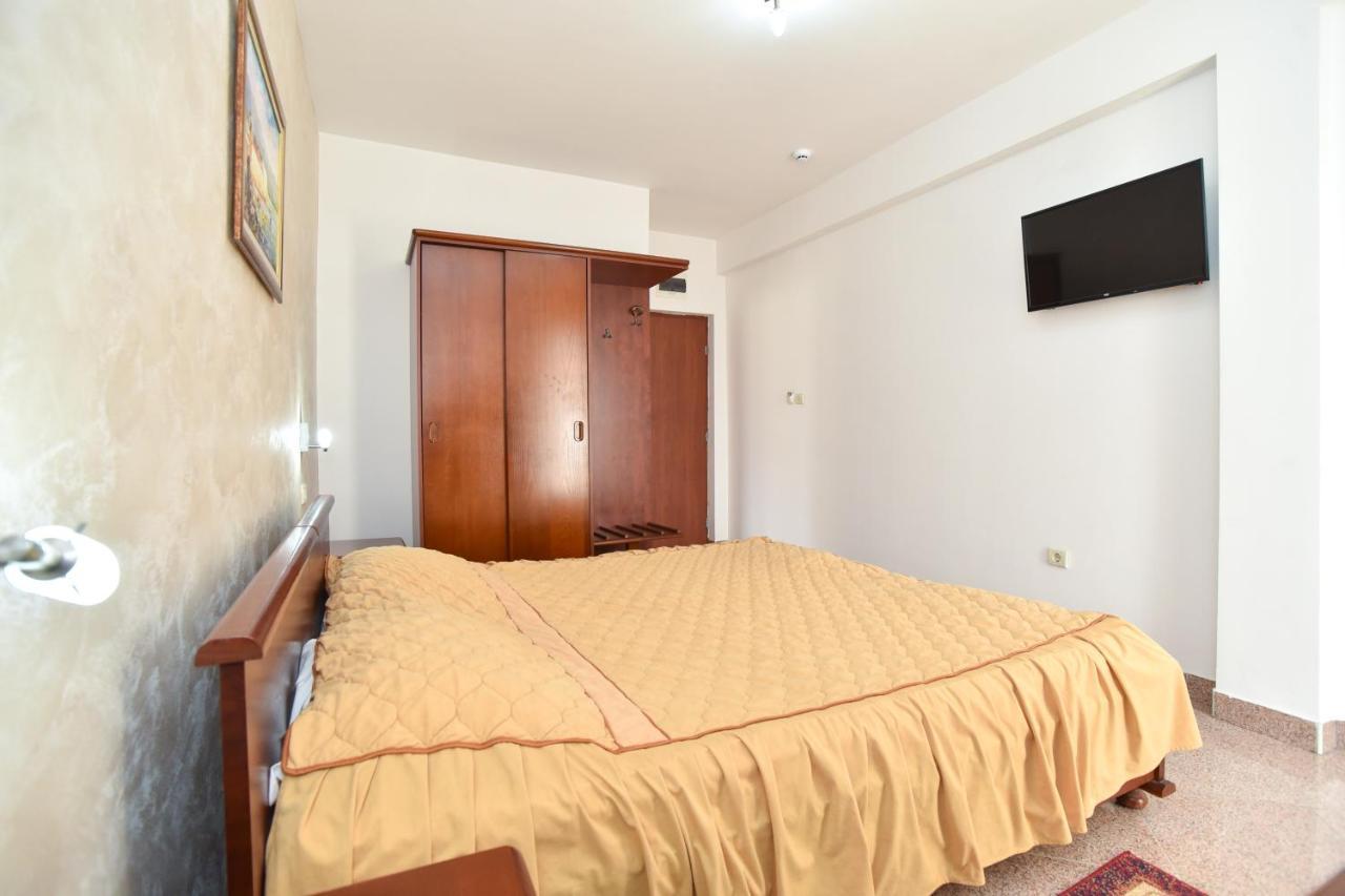 Garni Hotel S Coast Будва Экстерьер фото