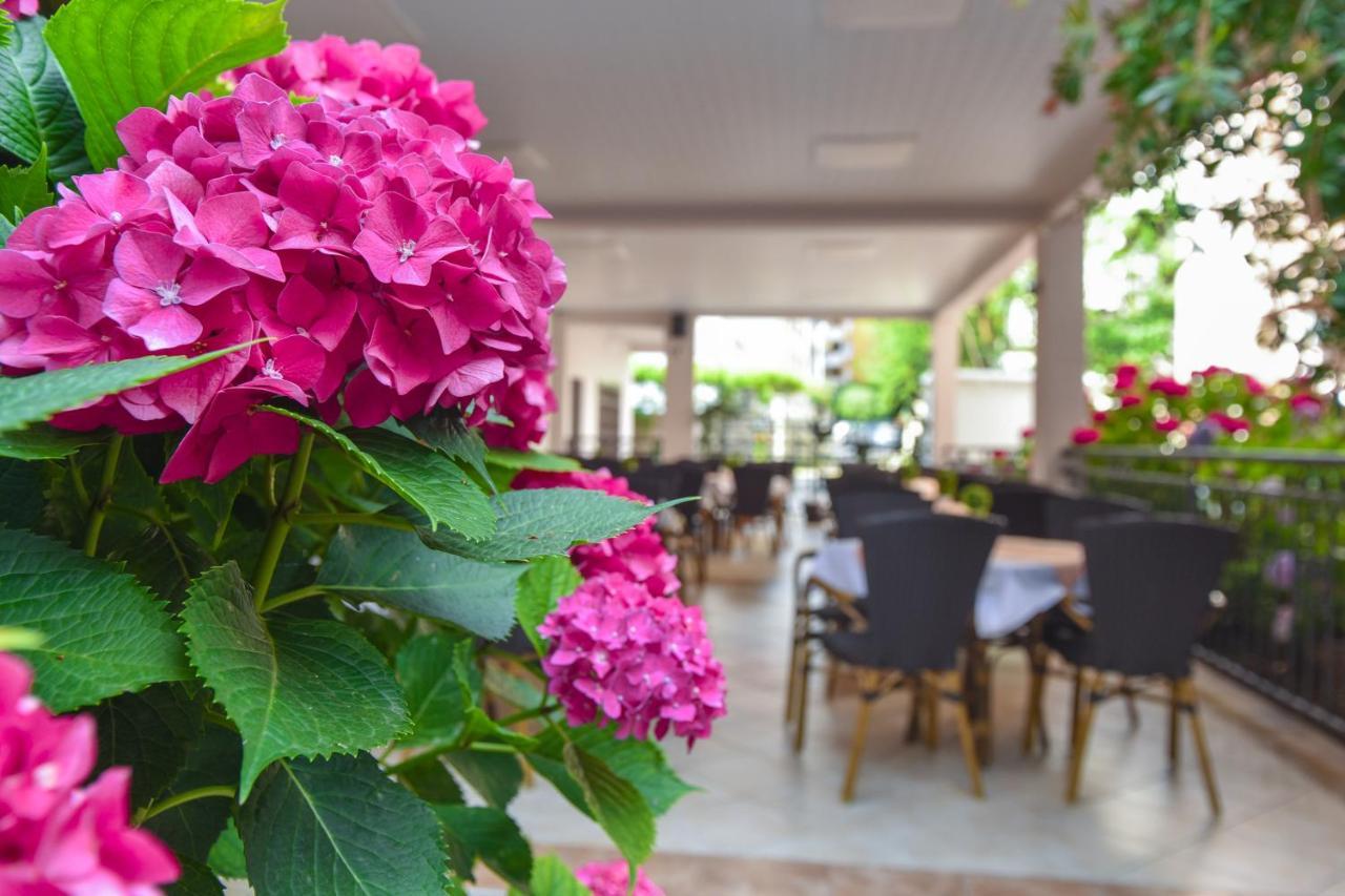 Garni Hotel S Coast Будва Экстерьер фото