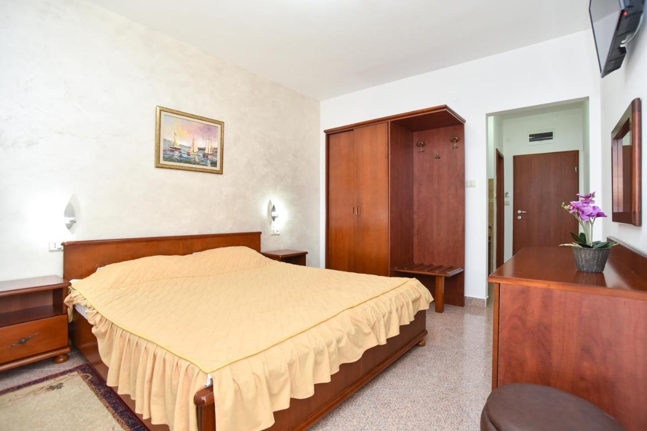 Garni Hotel S Coast Будва Экстерьер фото